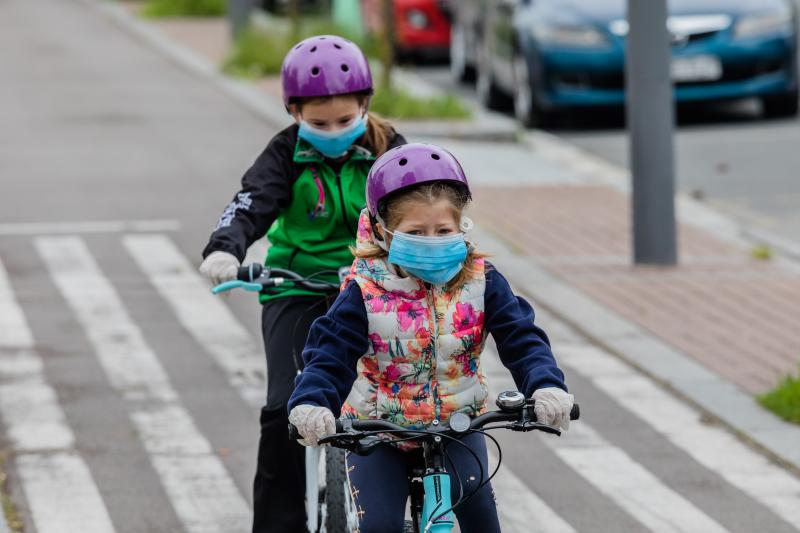 Fotos: Más de 48.000 niños alaveses ya pueden salir a la calle