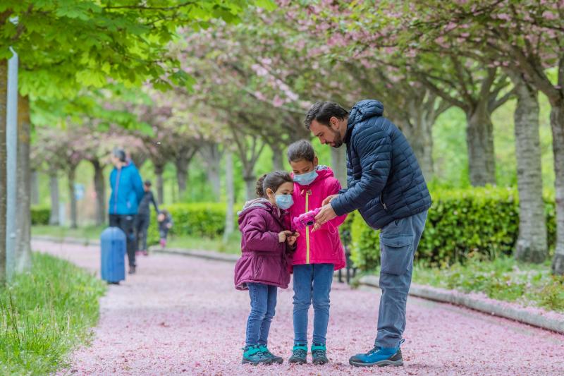 Fotos: Más de 48.000 niños alaveses ya pueden salir a la calle