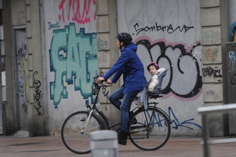 Fotos: Más de 48.000 niños alaveses ya pueden salir a la calle