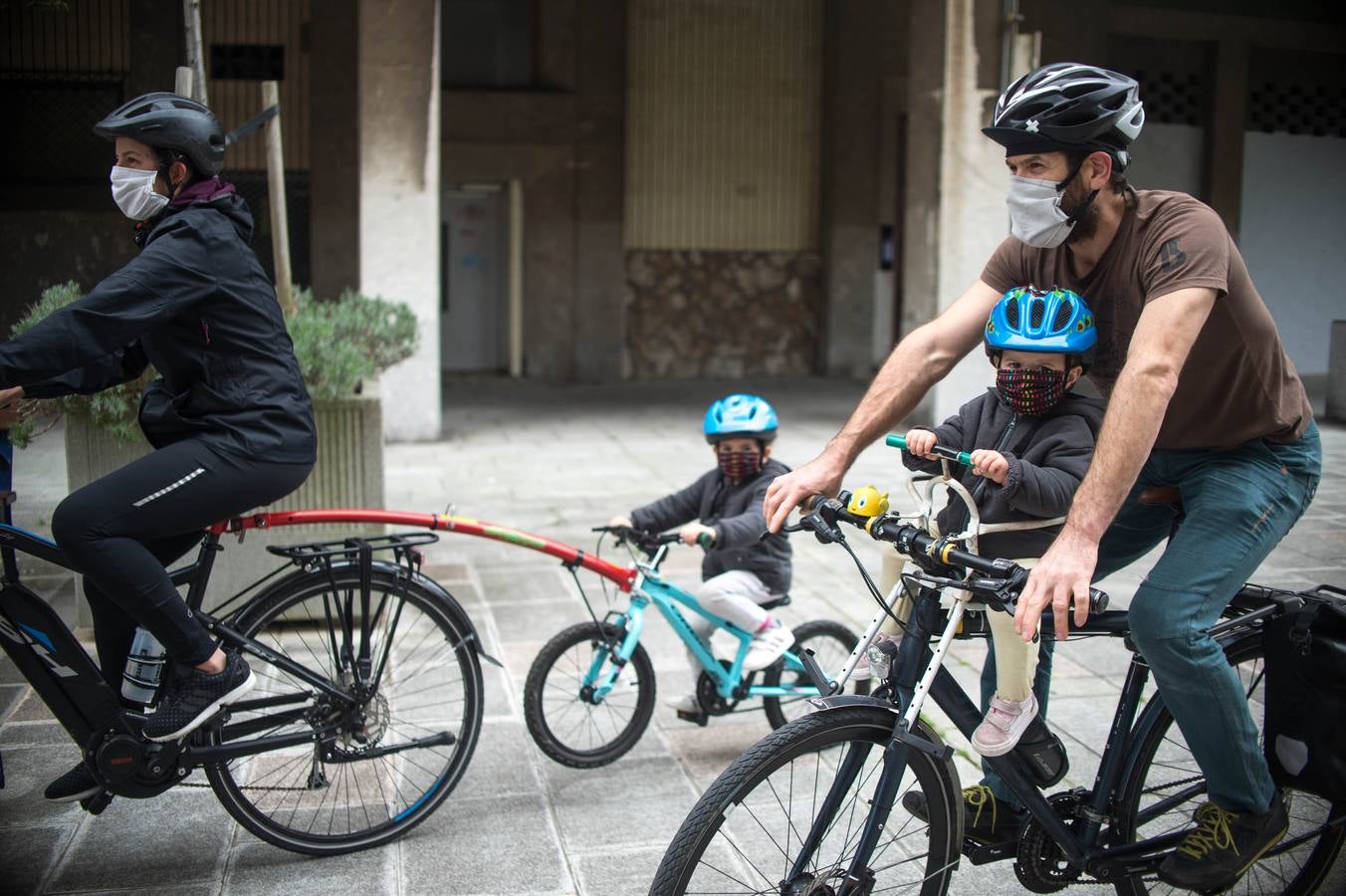 En Portugalete niños y padres han disfrutado de una mañana de paseo.