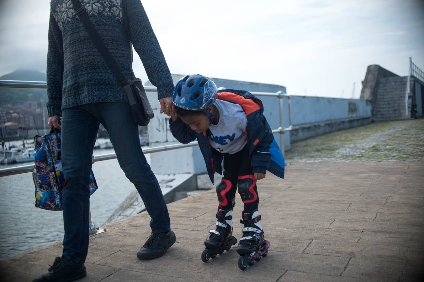 El muelle de Portugalete ocupado este domingo por los más txikis.