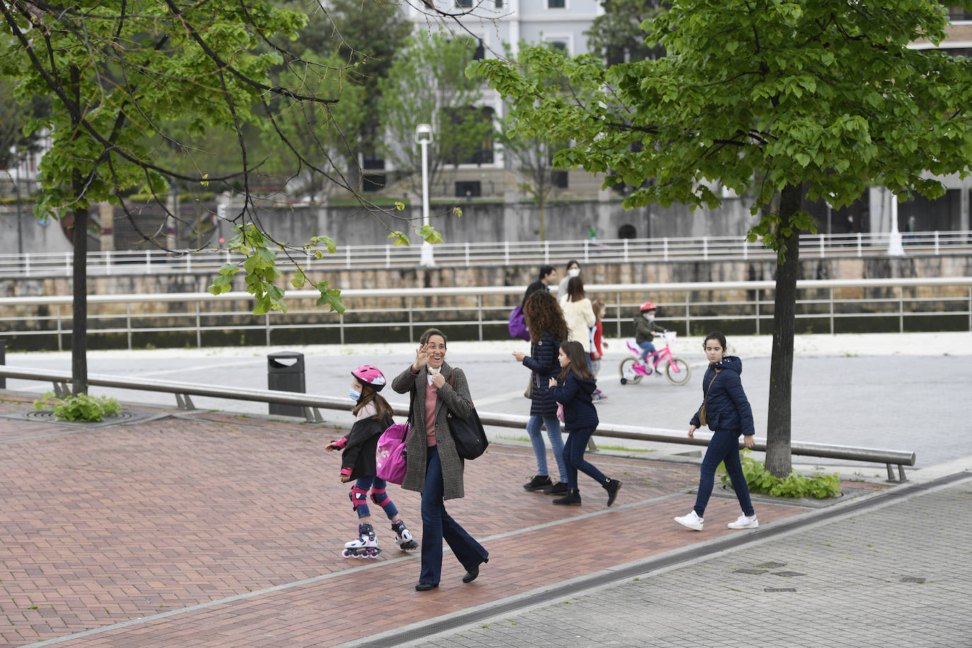 Saludos en Abandoibarra en Bilbao.