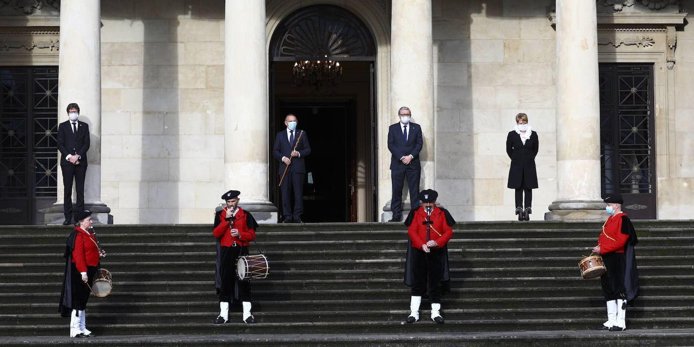 Fotos: Izado de la bandera de Álava