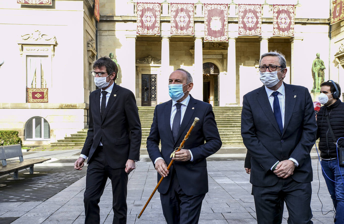 Fotos: Izado de la bandera de Álava