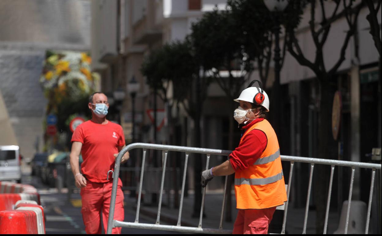 Miles de afectados vascos por ERTE no cobrarán el paro en mayo por el colapso