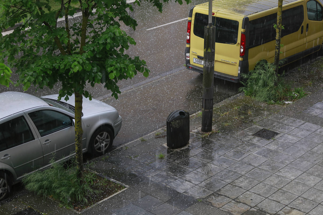 Fotos: Después del calor llega la tormenta a Vitoria