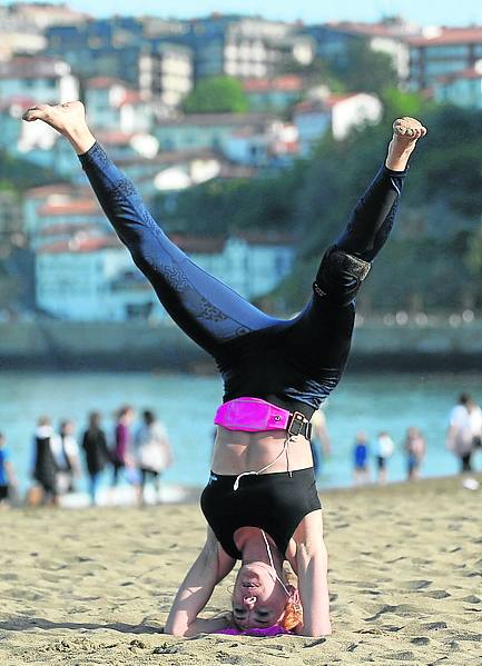 La desescalada permite pasear y hacer deporte, pero no reuniones ni tomar el sol en la playa.