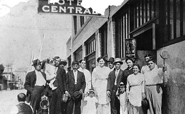 Hotel Central de Stockton en tonro a 1915: Fermín y Agustina visten de oscuro, a la derecha. Amerikanuak.