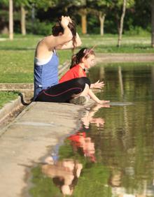 Imagen secundaria 2 - Cientos de vecinos aprovecharon los rayos de sol. 