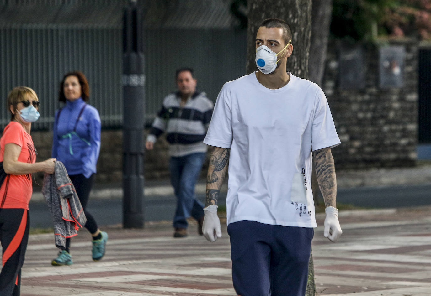 Joselu a la entrada de Mendizorroza.