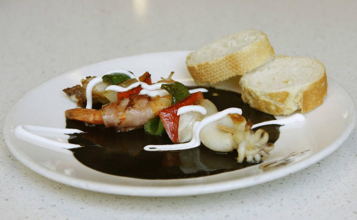 Sabrosos pintxos en el Huevo Berria