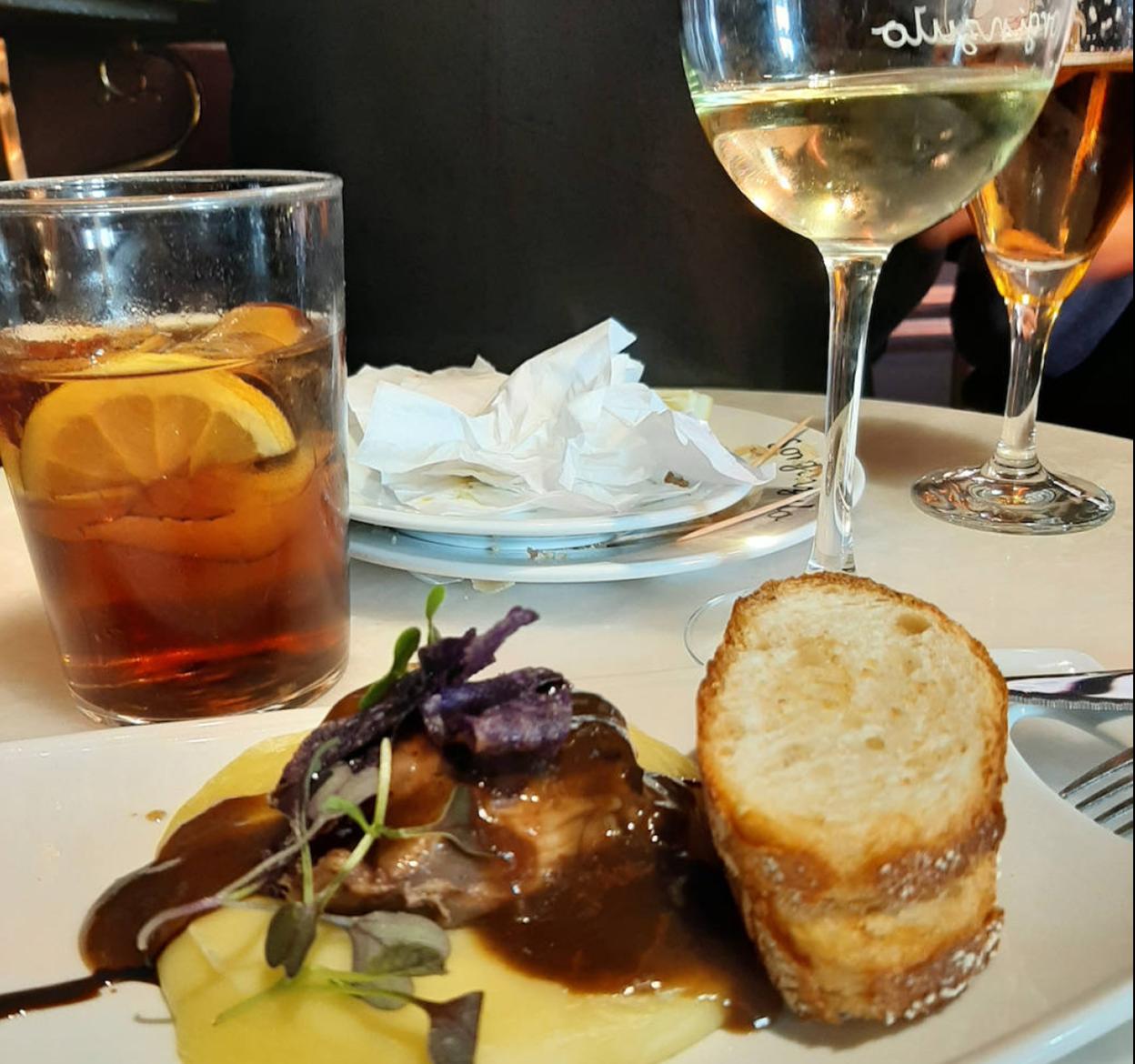 Inigualables raciones de calamares en el Sorginzulo