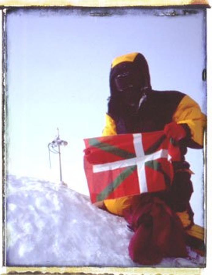 Mikel Álvarez, cumbre en mayo de 2001.