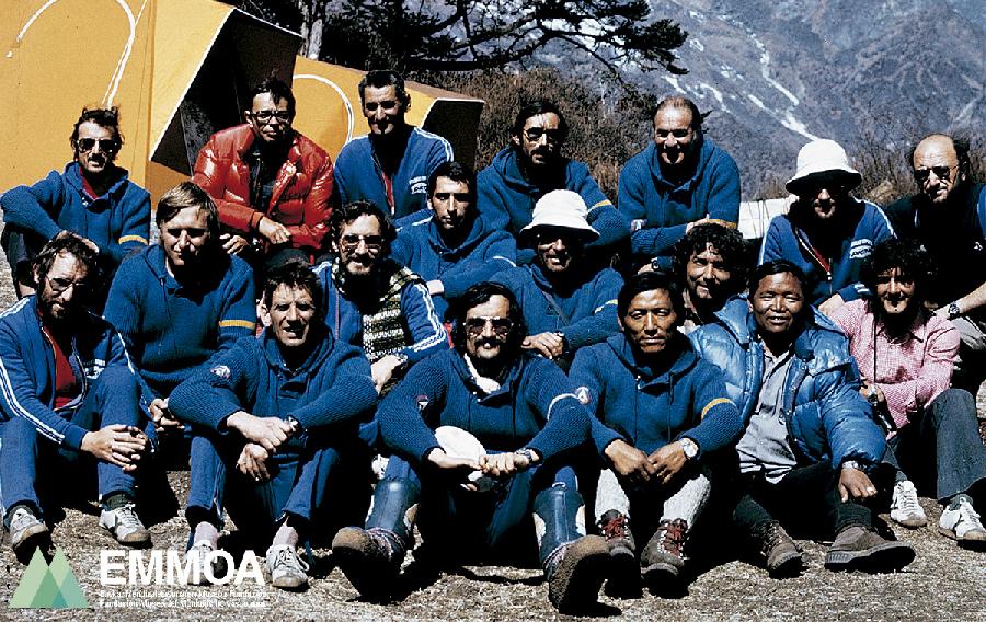 Además de los alpinistas vascos, se movilizaron 400 porteadores y 100 yaks para llegar al Campo Base