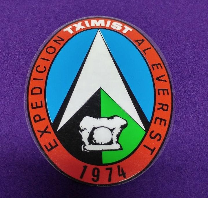 Una pegatina de la expedición.