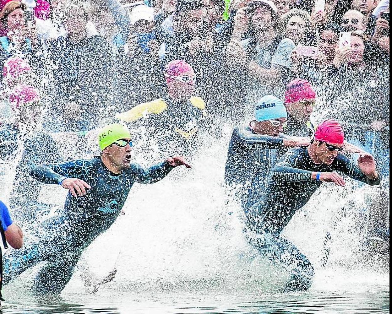 Imagen del inicio de la natación en el Ironman 2019.