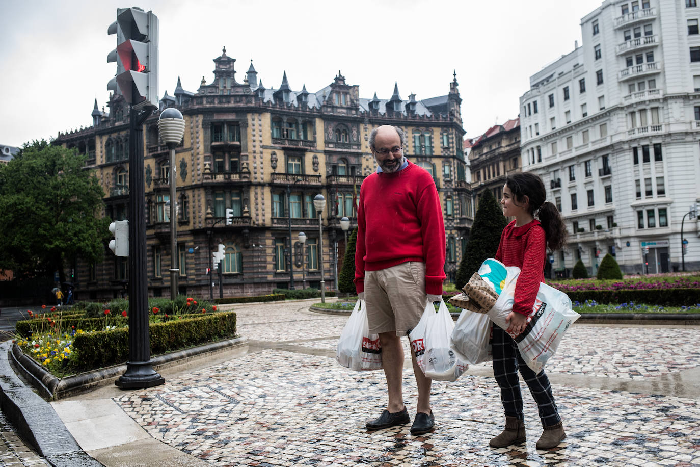 Fotos: La lluvia protagoniza los paseos de este domingo en Bilbao
