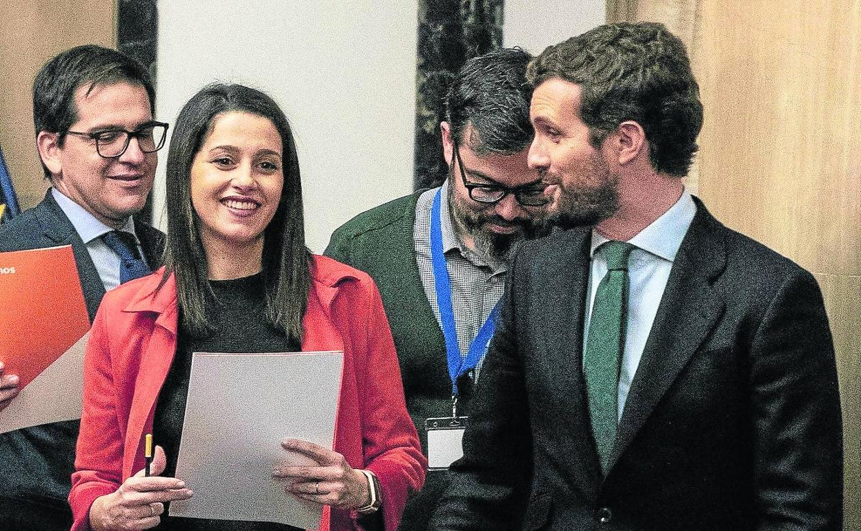 Arrimadas y Casado firmaron en febrero el pacto para concurrir juntos a las elecciones vascas y gallegas.