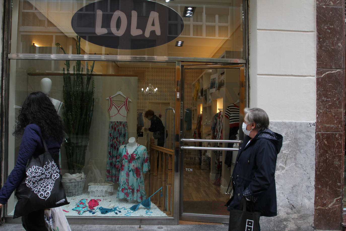 Los comercios recibieron clientes sin cita previa en Bilbao