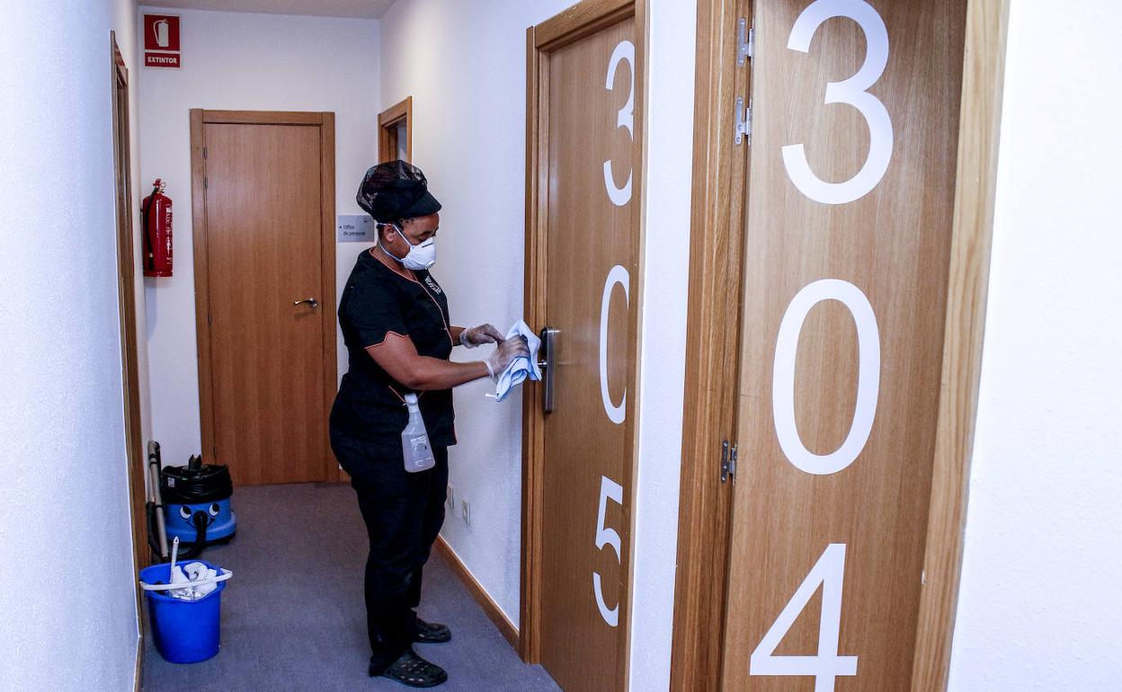 Labores de limpieza en el Hotel Centro.