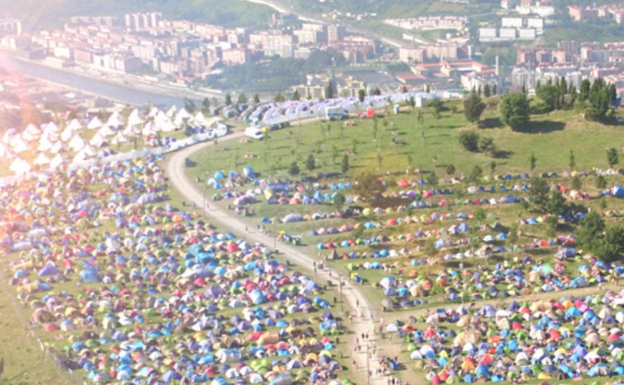 Vista de las tiendas de campaña del BBK Live