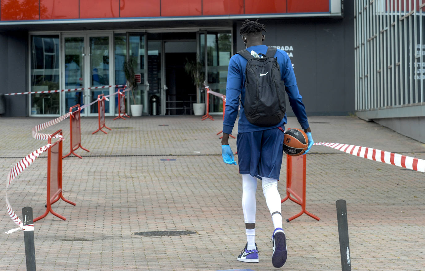 Fotos: El Baskonia vuelve a los entrenamientos 63 días después