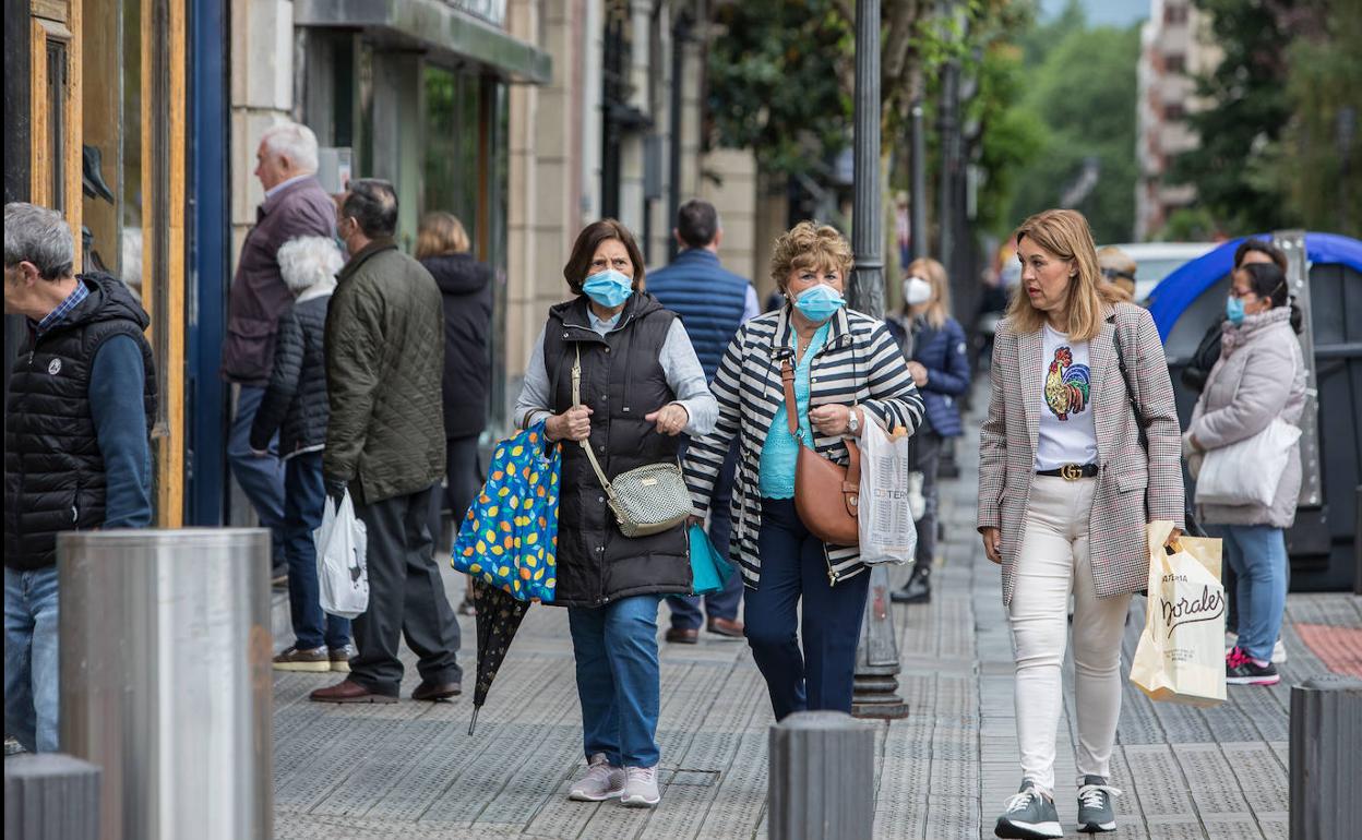 Las calles de Bilbao han empezado a recuperar la actividad.