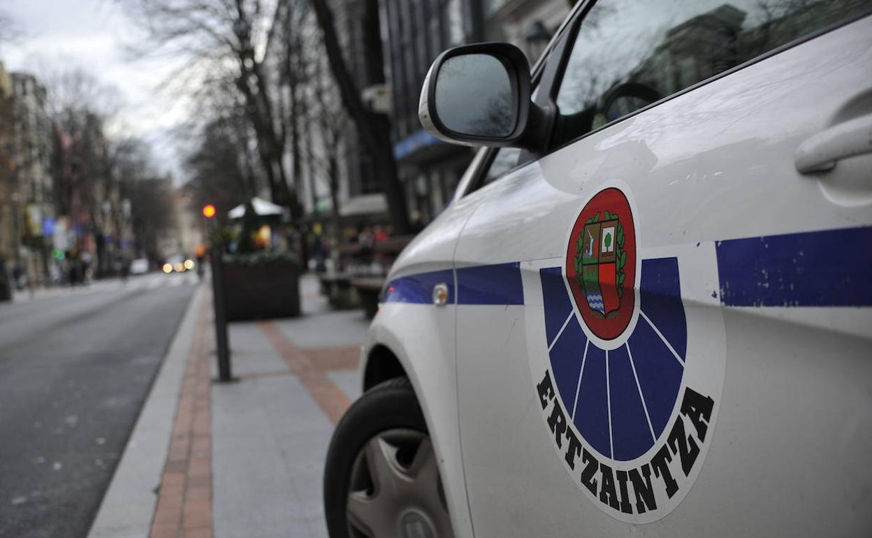La Ertzaintza detiene a un conductor en Galdakao por tráfico de drogas