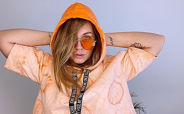 Nueva técnica 'tie-dye' para hacer en casa: ¿renovamos tu sudadera?