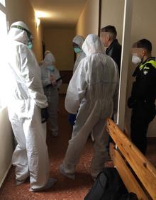 Imagen secundaria 2 - Algunos momentos de la operación antidroga desarrollada ayer, jueves, por la Policía Local. 