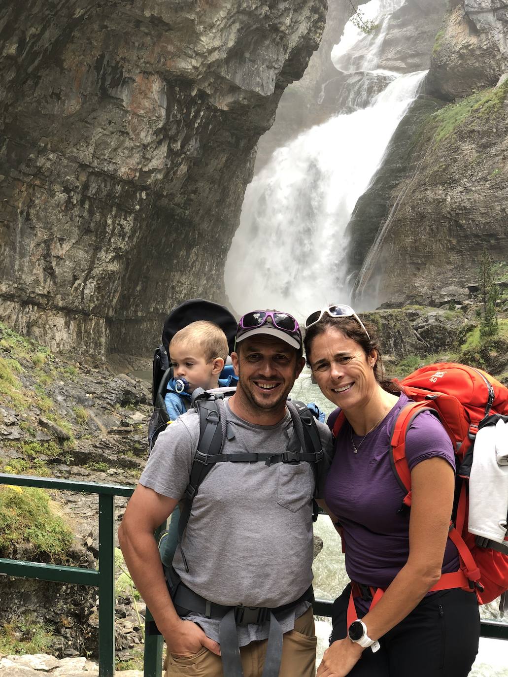 Edurne con su familia tras dejar la escalada.