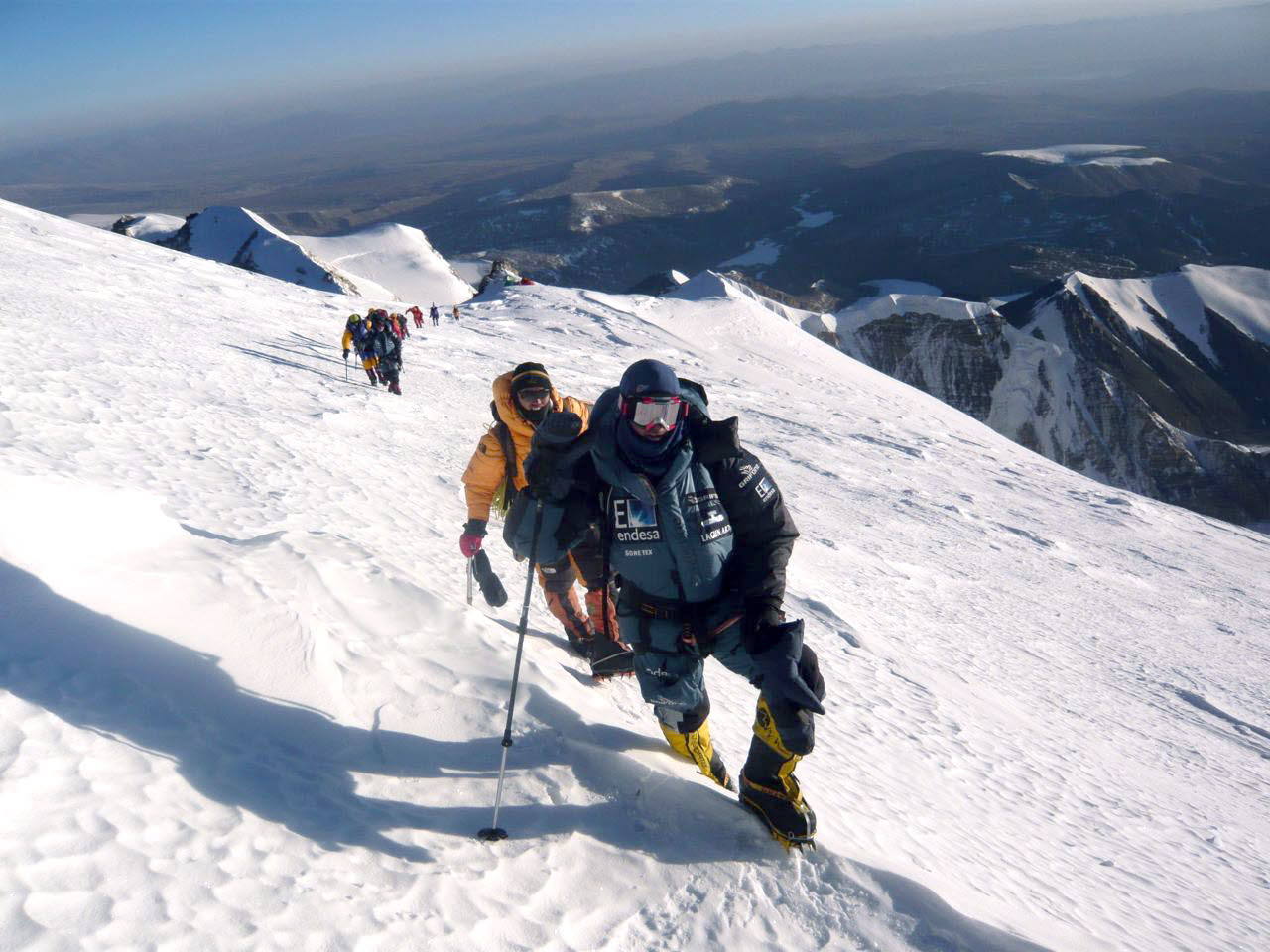 Edurne con sus compañeros en el Shisha Pangma en 2010.