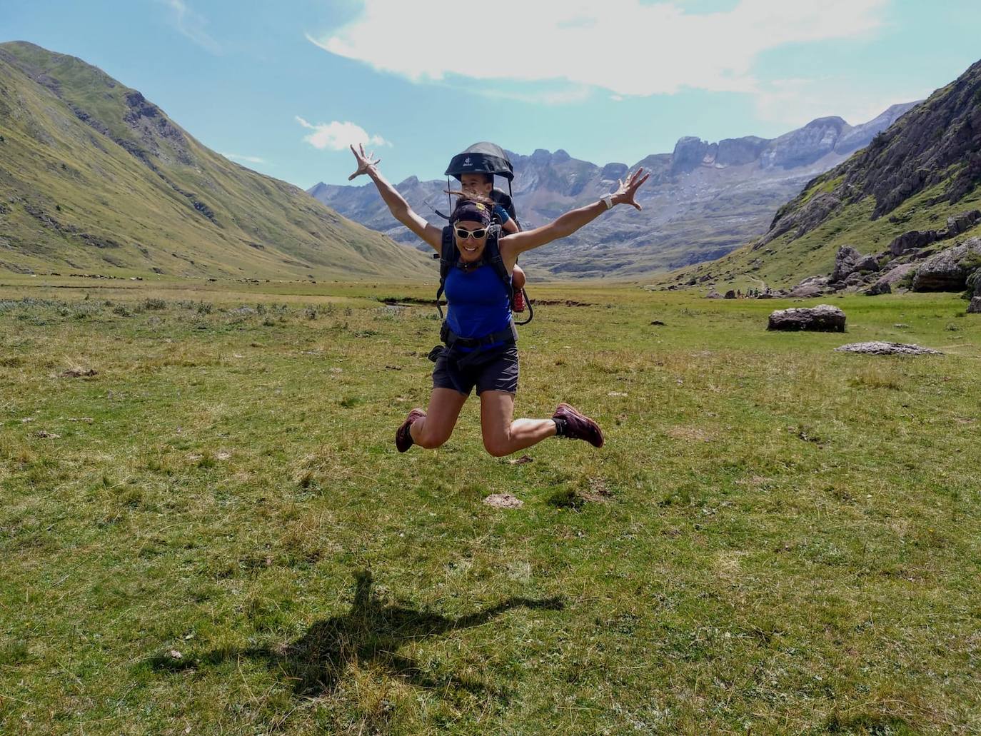Edurne con su familia tras dejar la escalada.