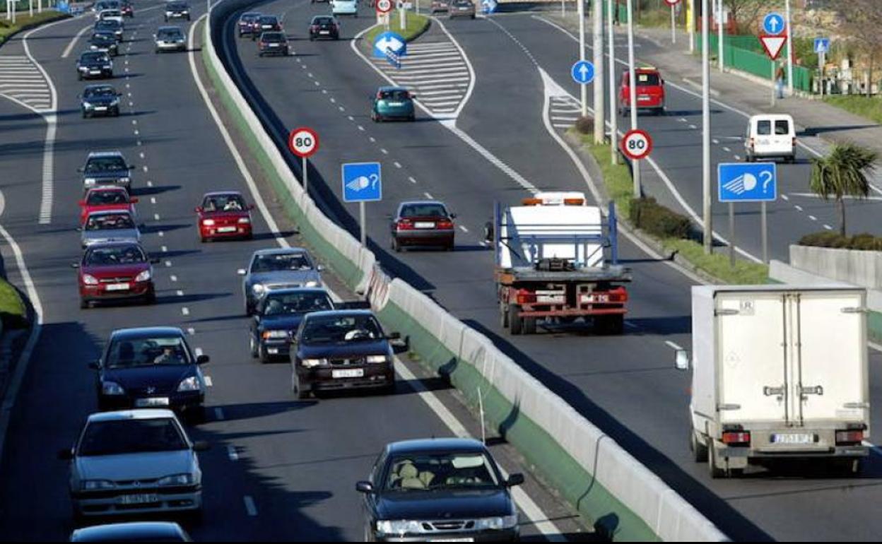 Las carreteras vizcaínas registran todavía la mitad de tráfico que antes de la alarma