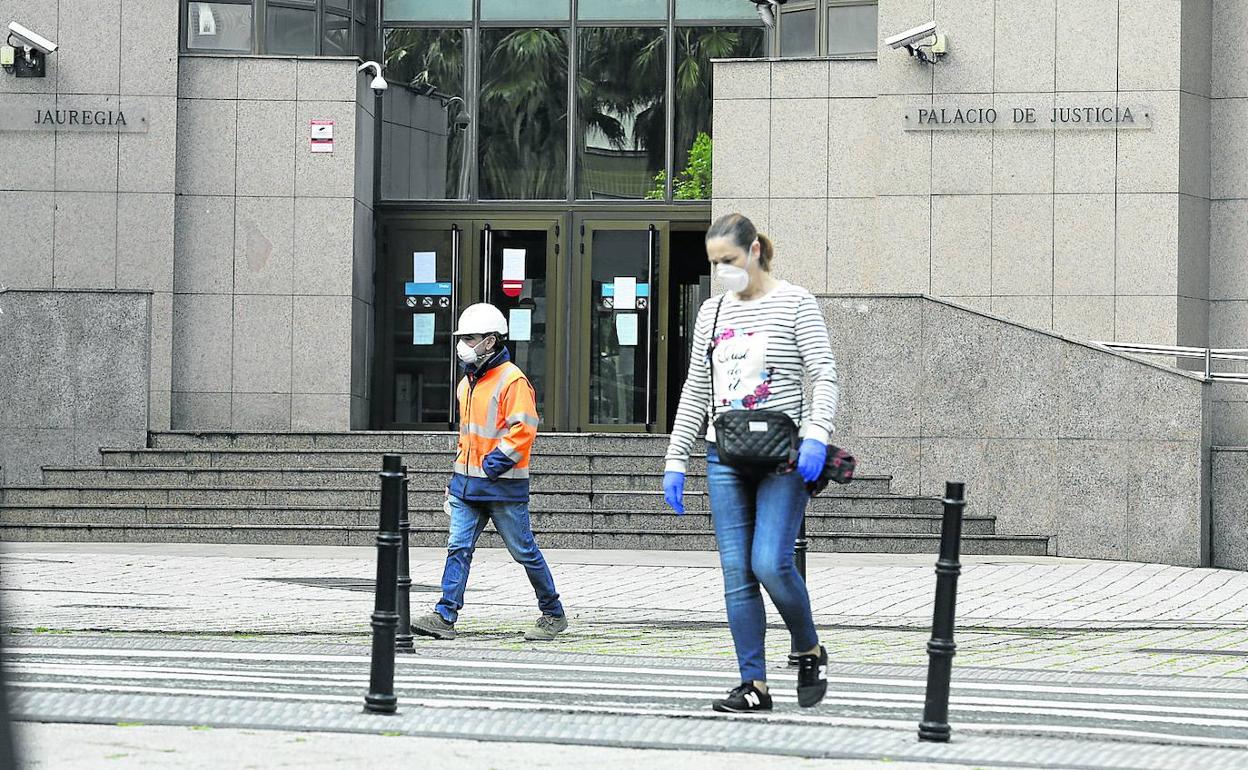 En la imagen, entrada principal del Palacio de Justicia de Barakaldo. 