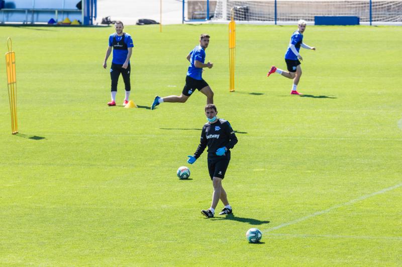 Fotos: El Alavés ya entrena en grupos