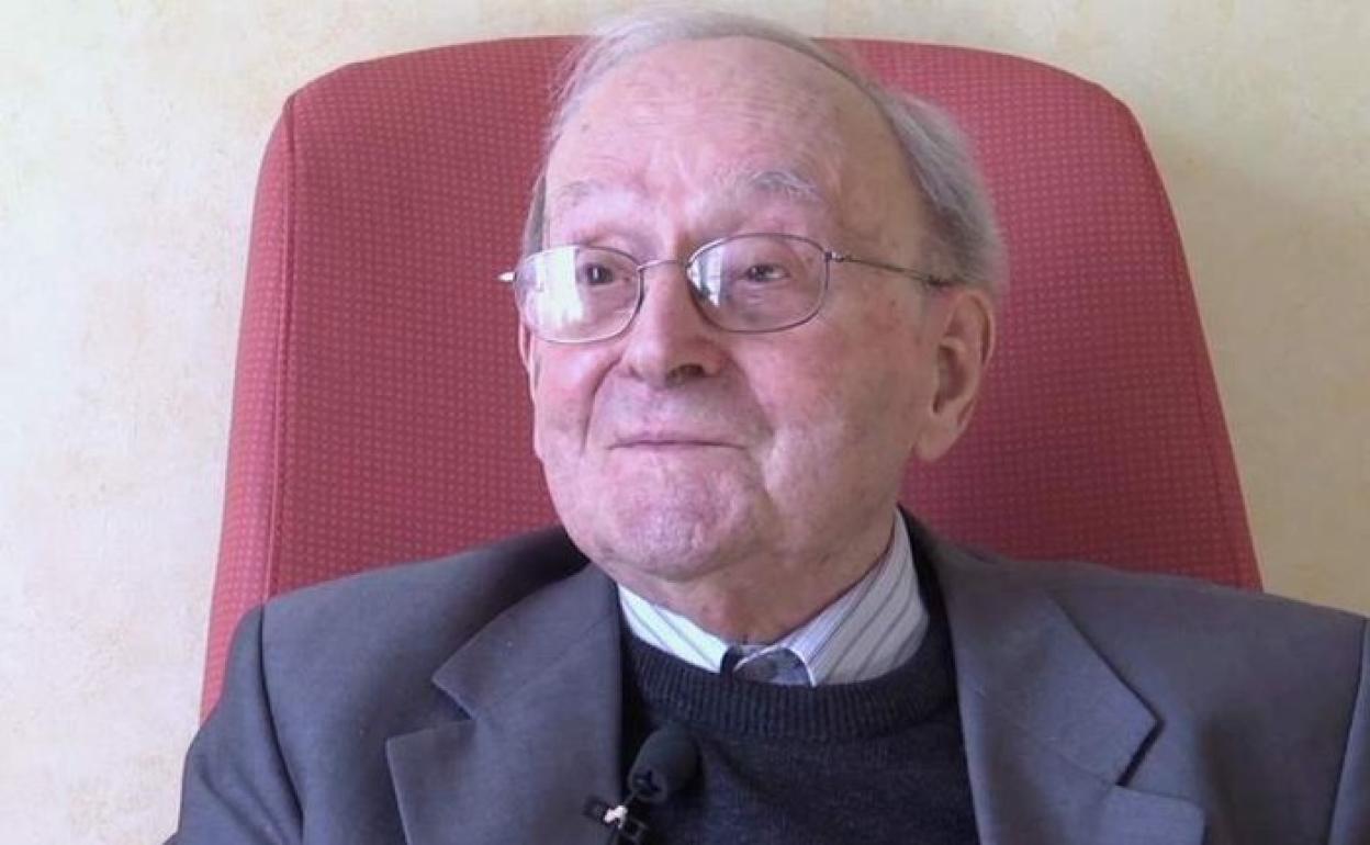 Andiazabalek hainbat euskal hedabidetan jardun zuen kolaboratzaile gisa.