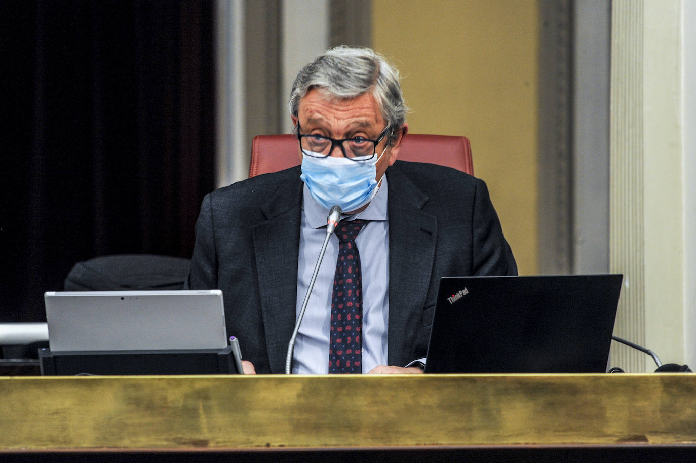 El presidente de las Juntas, Pedro Elosegi, protegido con mascarilla. 