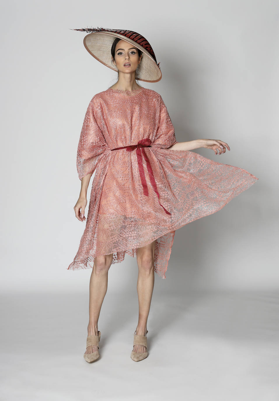 Fotos: Esto es lo que pasa cuando se sustituyen los maniquíes por la puesta en escena improvisada de tres diseñadores vizcaínos