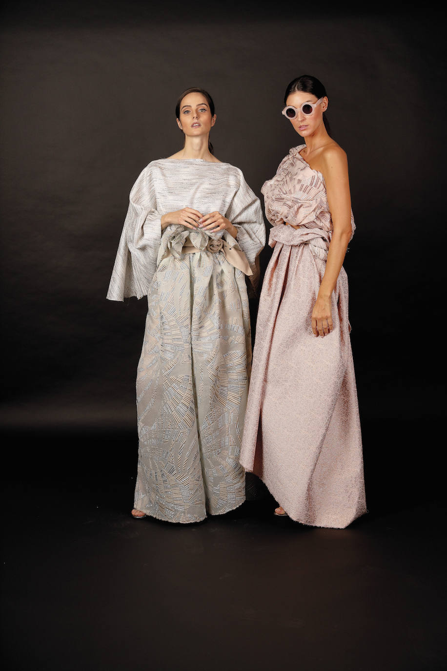 Fotos: Esto es lo que pasa cuando se sustituyen los maniquíes por la puesta en escena improvisada de tres diseñadores vizcaínos