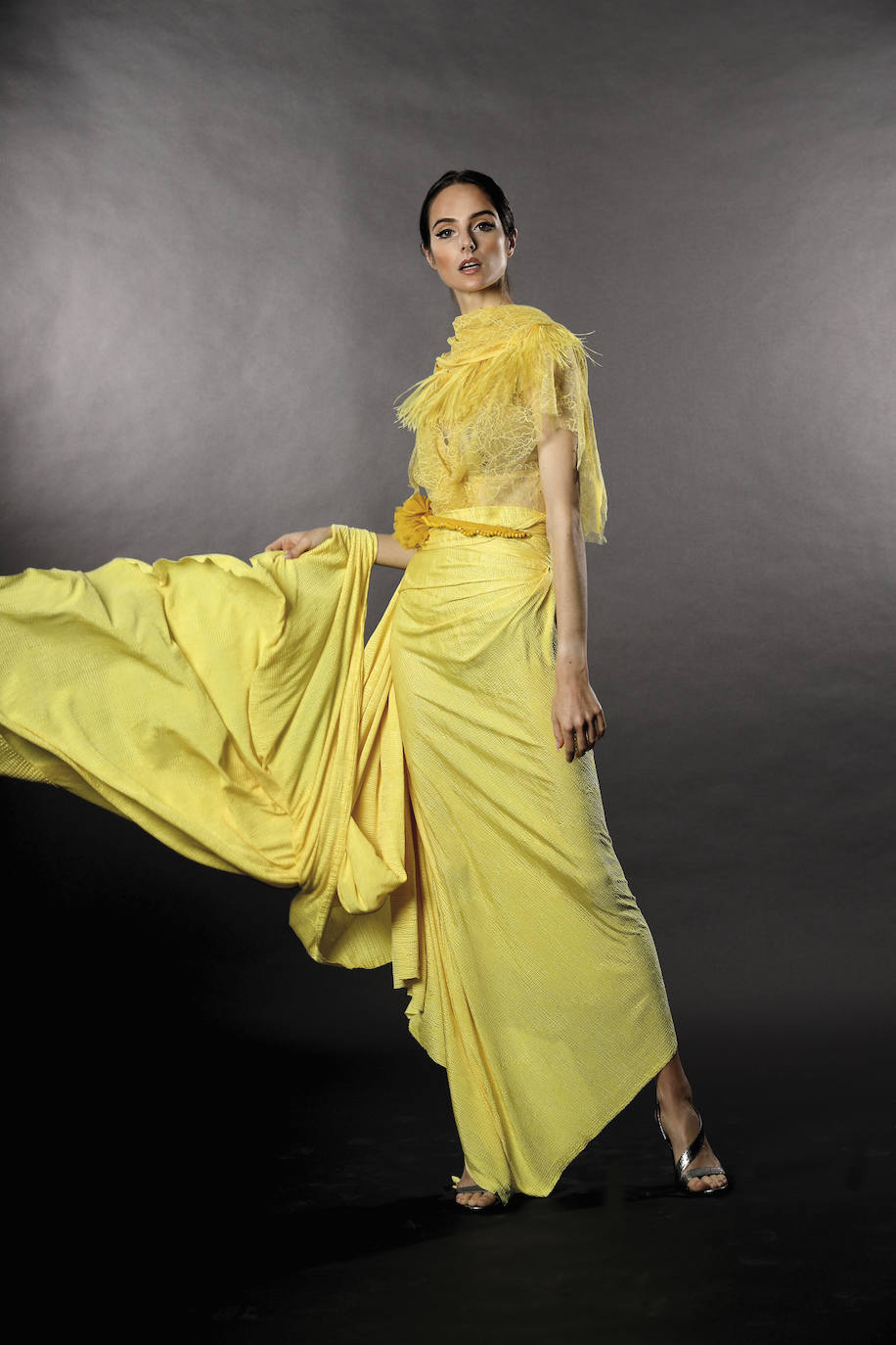 Fotos: Esto es lo que pasa cuando se sustituyen los maniquíes por la puesta en escena improvisada de tres diseñadores vizcaínos