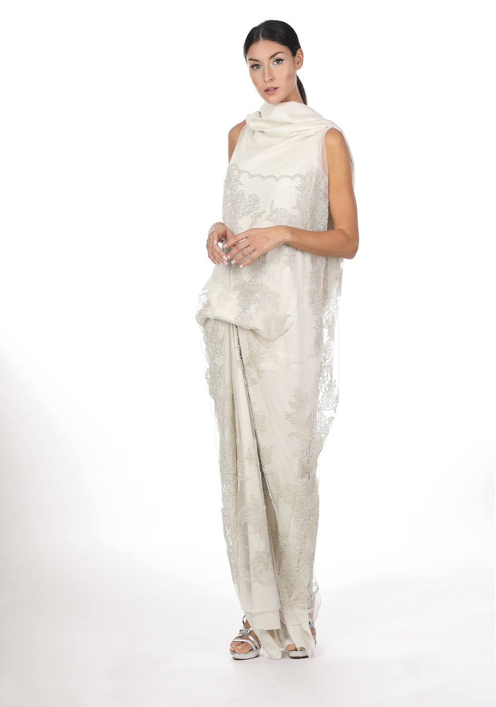 Fotos: Esto es lo que pasa cuando se sustituyen los maniquíes por la puesta en escena improvisada de tres diseñadores vizcaínos