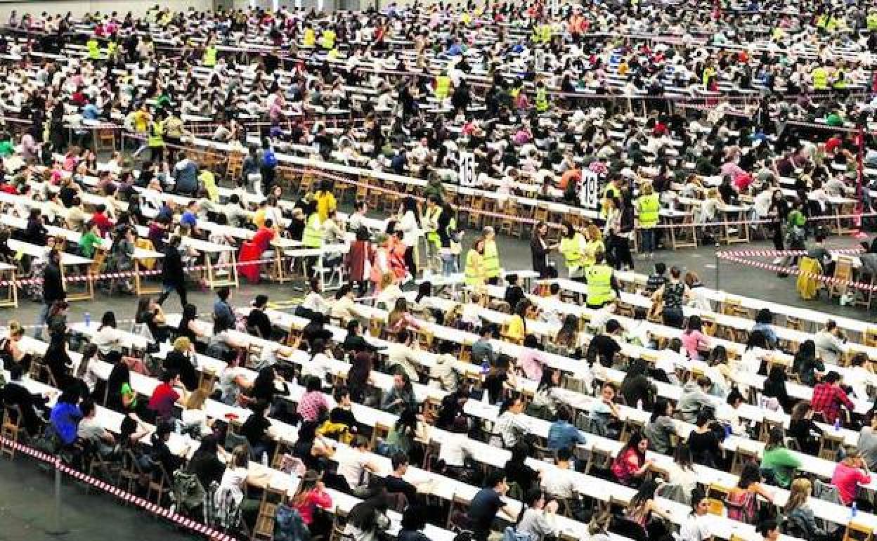 La jueza reactiva la investigación de la OPE de Osakidetza y cita a dos médicos imputados