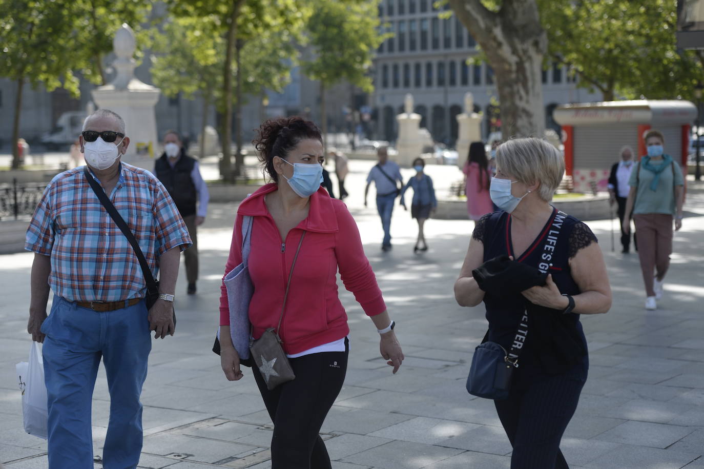 Ambiente en Bilbao el día que abren los centros comerciales. / Yvonne Iturgaiz.