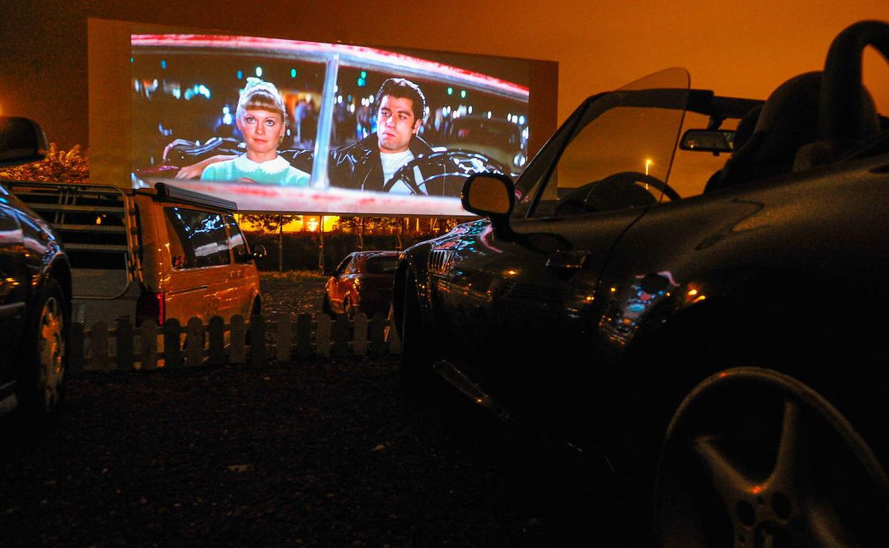 'Grease' fue la primera película que se proyectó en el Autocine de Getxo, que lleva cinco años en funcionamiento.