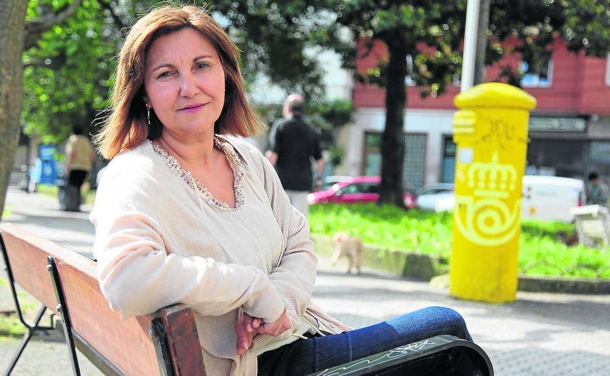 Garrido es profesora de Derecho Constitucional en la UPV/EHU y reside en San Sebastián, aunque se crió en Deba. 