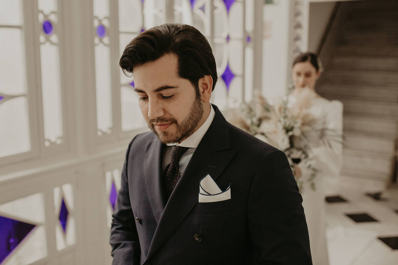 Catarina Santos y David Peralta se han convertido en la primera pareja del país en contraer matrimonio con mascarillas y aforo reducido. A pesar de las estrictas medidas de higiene, se muestran «emocionados» y aseguran que ha sido «la mejor decisión de sus vidas»