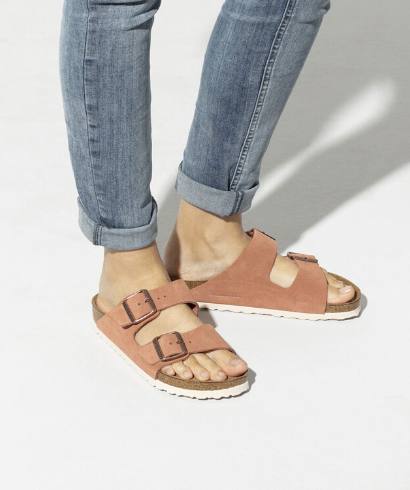 Modelo Birkenstock Arizona con ante rosa. Lo puedes encontrar en la tienda Serie B, situada en la calle Lotería del Casco Viejo (79,95 euros). 