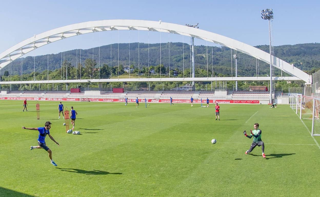 Los jugadores del Athletic han entrenado estos días con 14 jugadores.