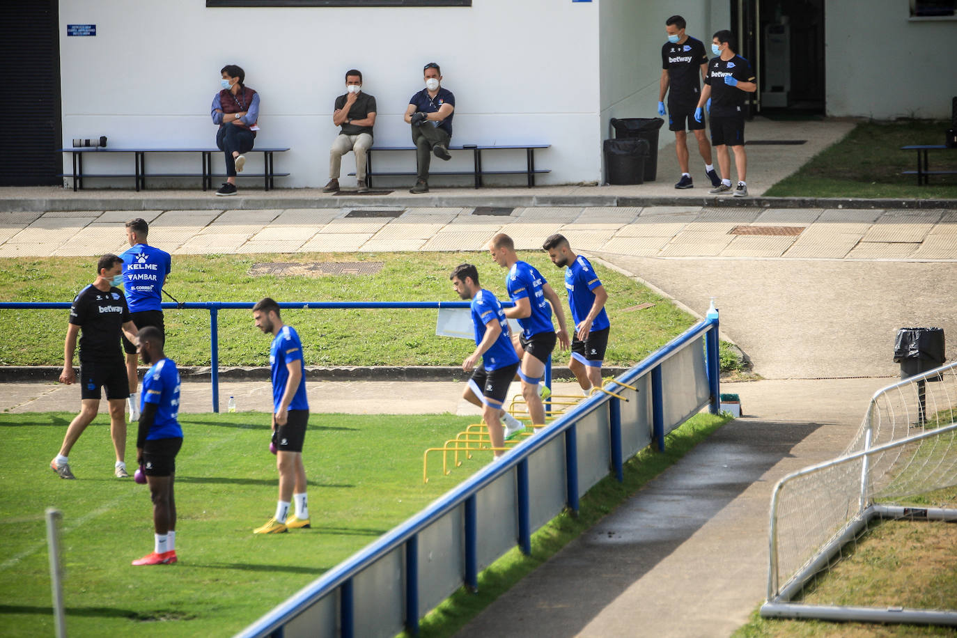 Fotos: El Alavés ya entrena con toda la plantilla junta